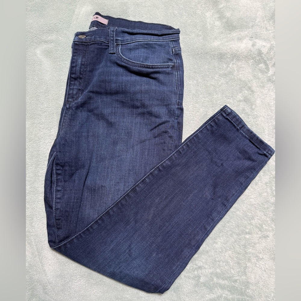 Dark wash Joe’s skinny jeans, size 31